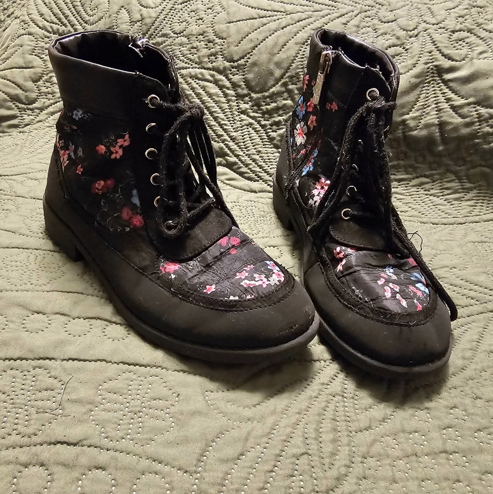 Jessica Simpson boots girls